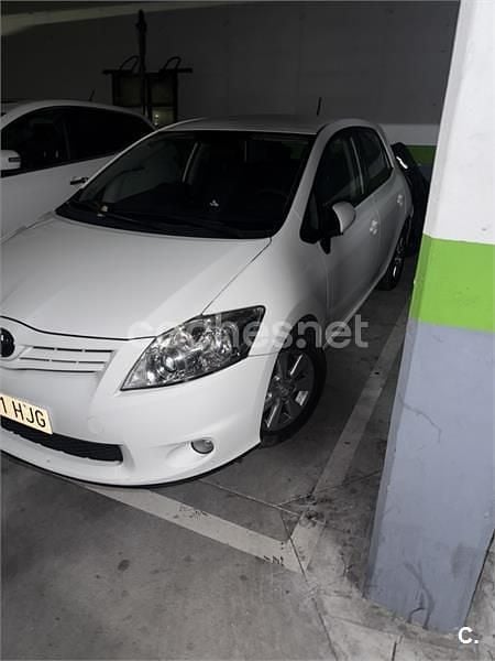 Usado Toyota Auris Active 90 CV (66 kW) 2012 Blanco Berlina