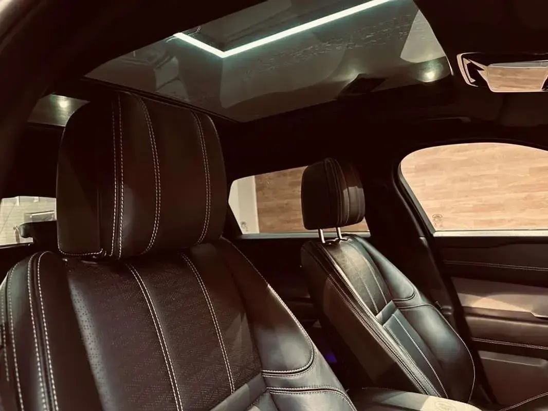 Usado Land Rover Range Rover Velar HSE Dynamic 381 CV (280 kW) 2018 Beige SUV
