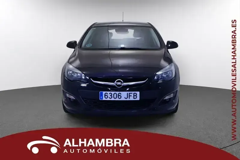 Usado Opel Astra Selective 116 CV (85 kW) 2015 Negro Utilitario