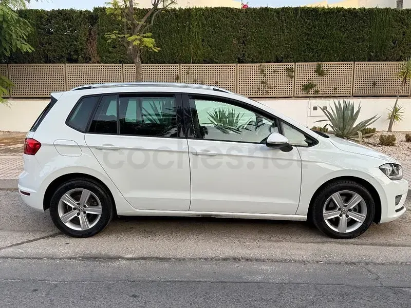 Usado VW Golf Sportsvan Sportline 150 CV (110 kW) 2016 Blanco Monovolumen