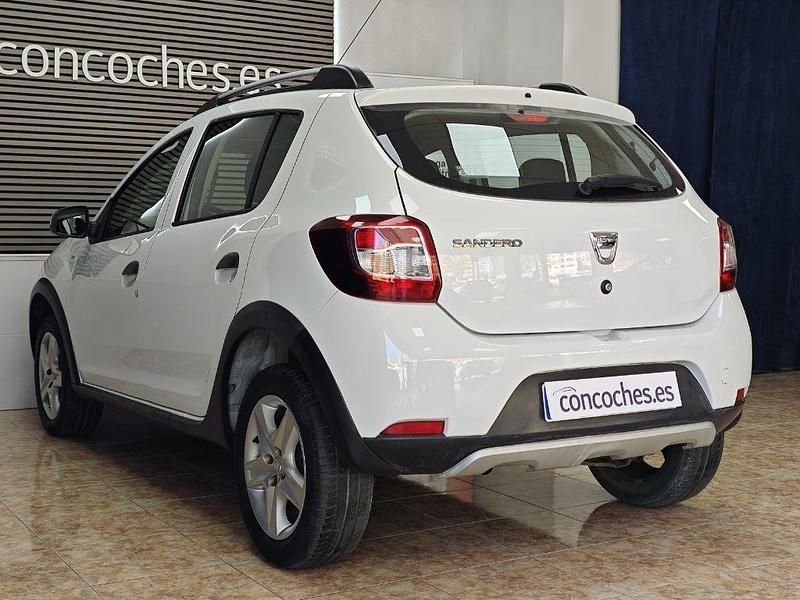 Usado Dacia Sandero Stepway 90 CV (66 kW) 2016 Blanco