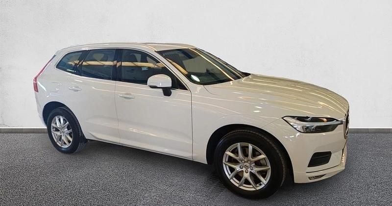 Käytetty Volvo XC60 Momentum 197 HP (144 kW) 2021 Katumaasturi