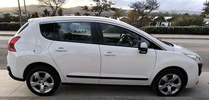 Usado Peugeot 3008 Premium 112 CV (82 kW) 2011 Blanco Monovolumen