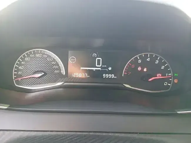 Usado Peugeot 208 Active 100 CV (73 kW) 2022 Blanco Utilitario