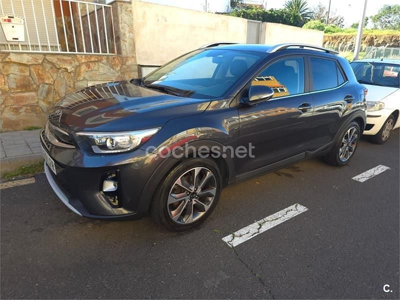 Usado Kia Stonic 120 CV (88 kW) 2020 Gris / plata SUV