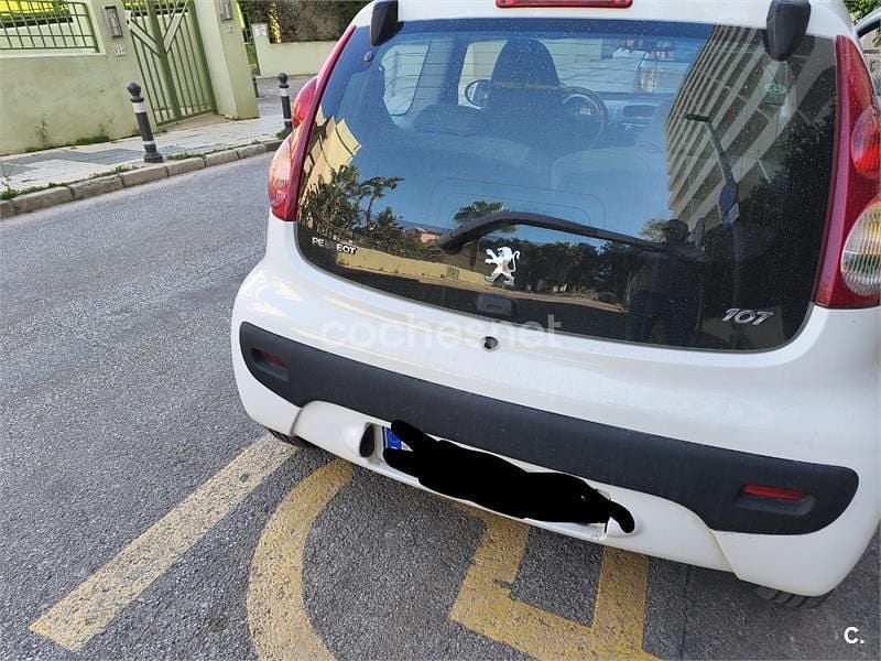 Usado Peugeot 107 68 CV (50 kW) 2006 Blanco Utilitario