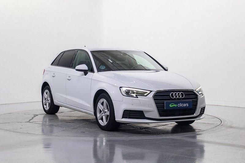 Usado Audi A3 116 CV (85 kW) 2019 Blanco Berlina
