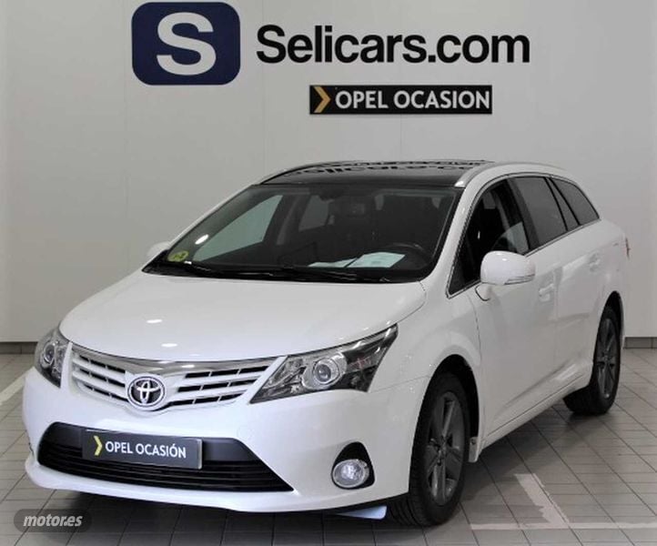 Usado Toyota Avensis Advance 124 CV (91 kW) 2014 Blanco Berlina