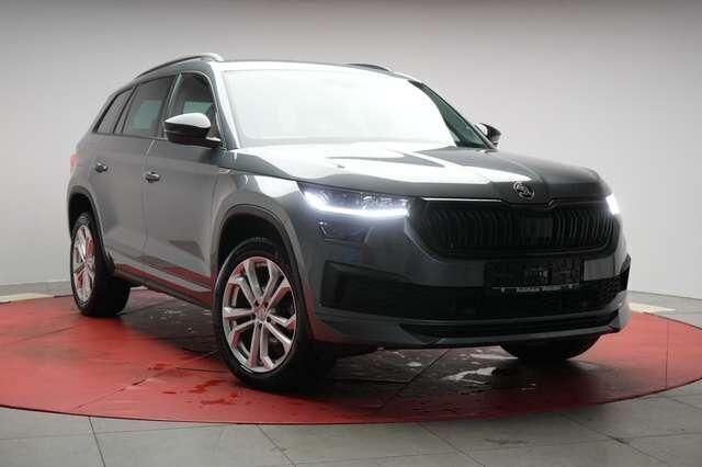 Blanco Usado 2022 Skoda Kodiaq SportLine SUV | 36.686 € (Caro) - Imagen 1/4
