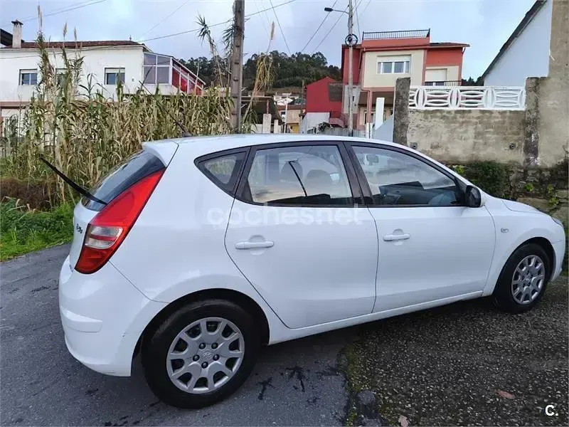 Usado Hyundai i30 Comfort 90 CV (66 kW) 2009 Blanco Berlina