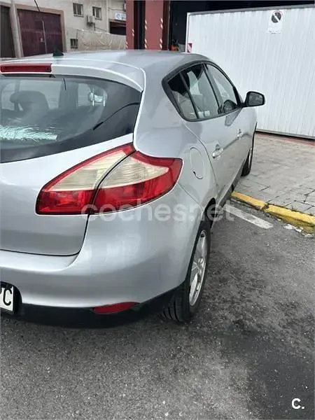 Usado Renault Mégane III Dynamique 110 CV (80 kW) 2009 Gris / plata Berlina