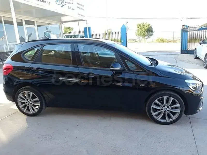Usado BMW 218 Comfort Edition 140 CV (102 kW) 2018 Negro Familiar
