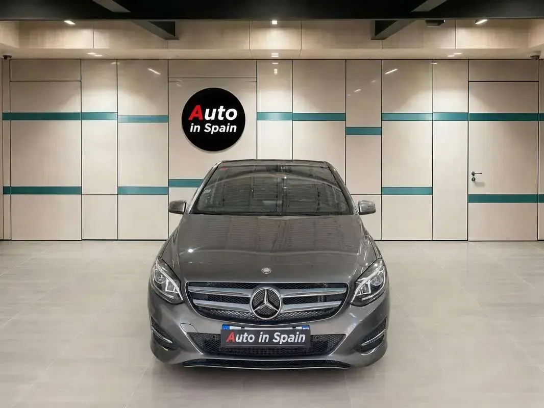 Usado Mercedes B180 109 CV (80 kW) 2016 Gris Utilitario