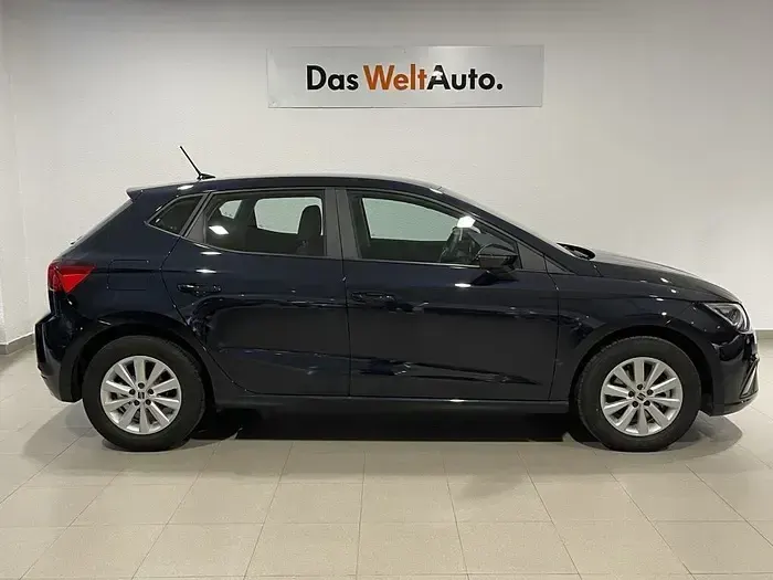 Usado Seat Ibiza Style Plus 110 CV (80 kW) 2022 Azul Utilitario