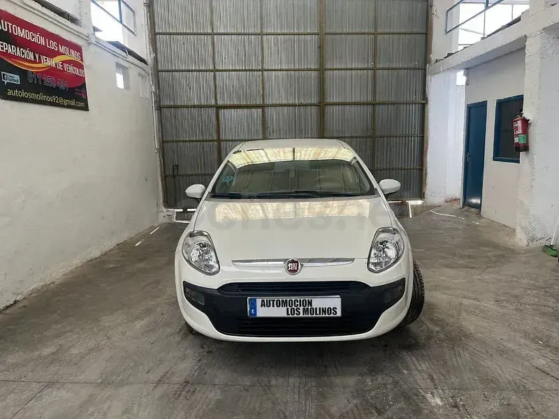 Usado Fiat Punto Active 77 CV (56 kW) 2010 Blanco Utilitario