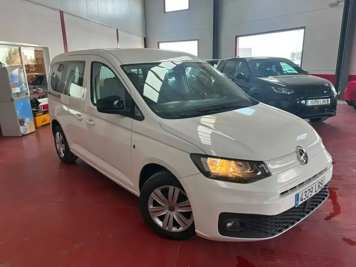 Usado VW Caddy 122 CV (89 kW) 2021 Blanco Monovolumen