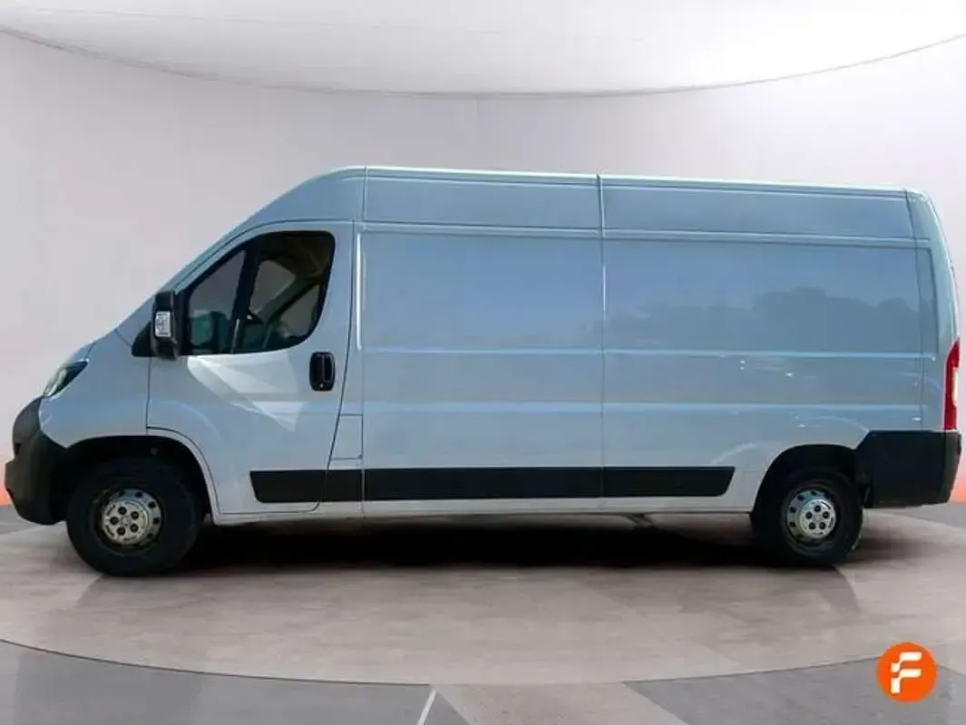 Usado Peugeot Boxer S 140 CV (102 kW) 2023 Azul Van