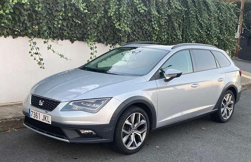 Usado Seat Leon 184 CV (135 kW) 2015 Gris SUV