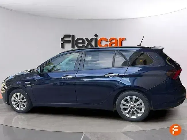 Usado Fiat Tipo Easy 120 CV (88 kW) 2019 Negro Familiar