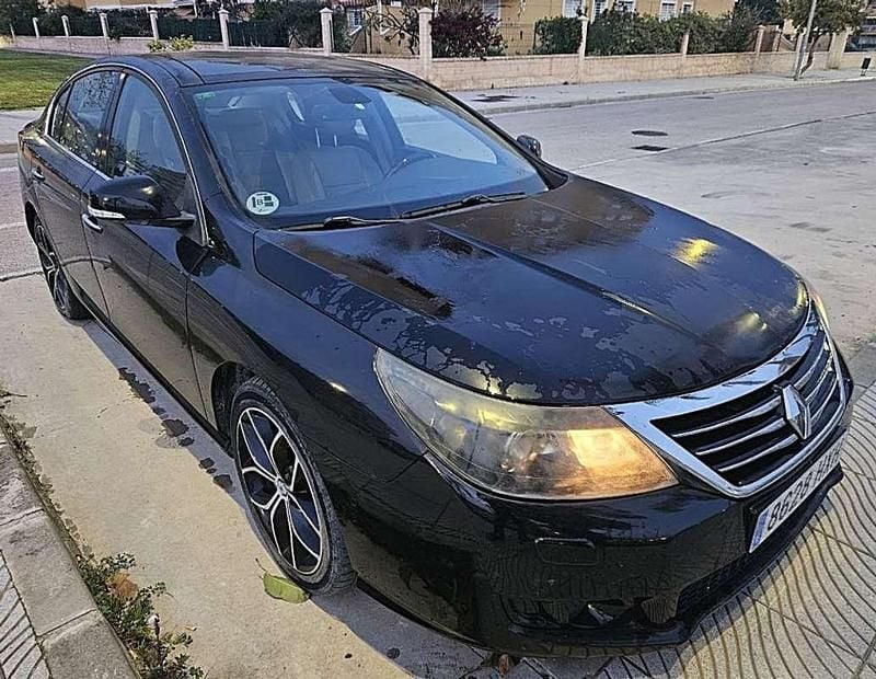 Usado Renault Latitude Initiale 173 CV (127 kW) 2014 Negro Berlina