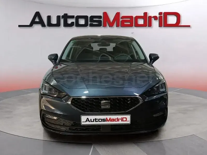 Usado Seat Leon Style 150 CV (110 kW) 2022 Gris / plata Berlina