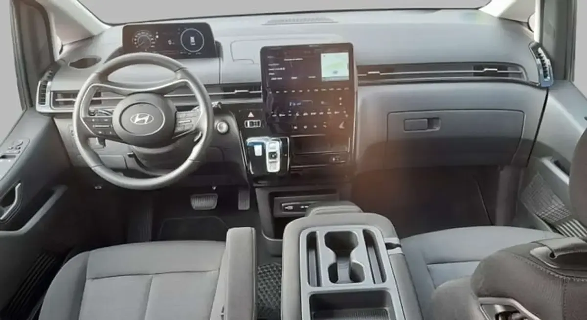 Usado Hyundai Staria 226 CV (166 kW) 2025 Blanco Monovolumen