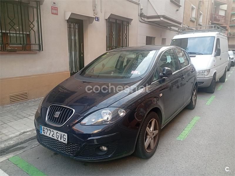 Usado Seat Altea Style 105 CV (77 kW) 2010 Negro Monovolumen