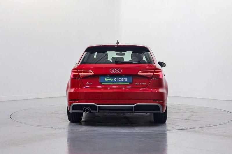 Usado Audi A3 Sportback S-Line 116 CV (85 kW) 2019 Rojo Utilitario