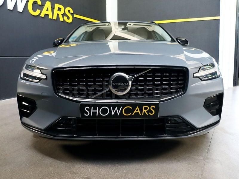 Begagnad Volvo V60 Plus 197 HK (144 kW) 2023 Grå Kombi