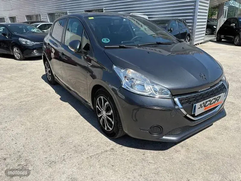 Usado Peugeot 208 Active 81 CV (59 kW) 2015 Gris Utilitario