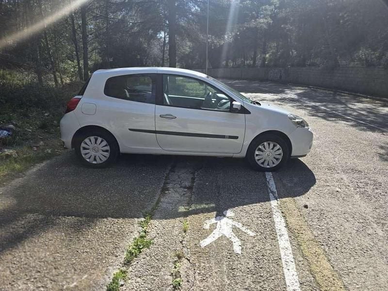 Usado Renault Clio II Authentique 75 CV (55 kW) 2009 Blanco Utilitario