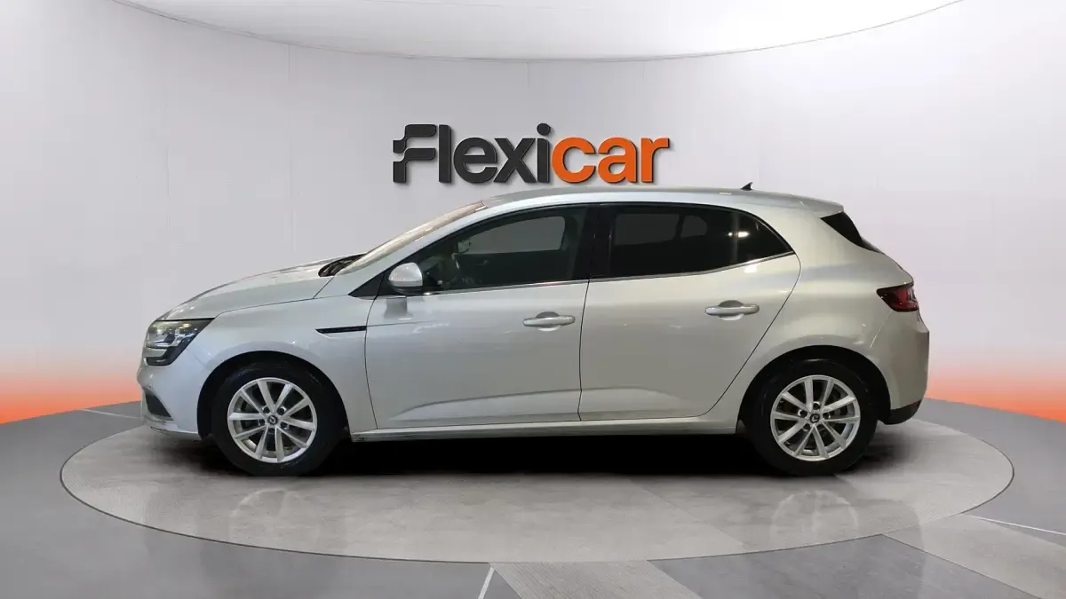 Usado Renault Mégane Zen 131 CV (96 kW) 2017 Gris Berlina