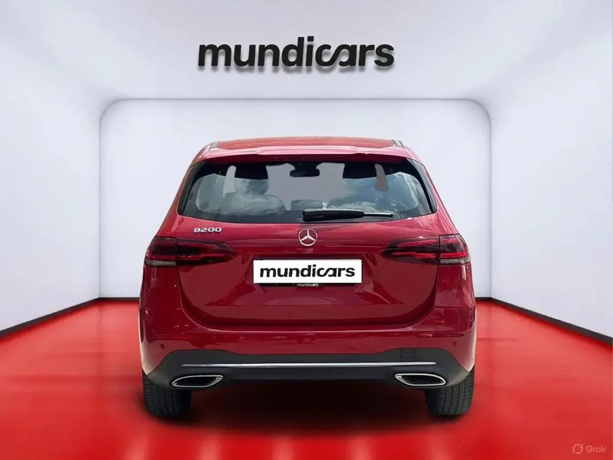 Usado Mercedes B200 165 CV (121 kW) 2019 Rojo Utilitario