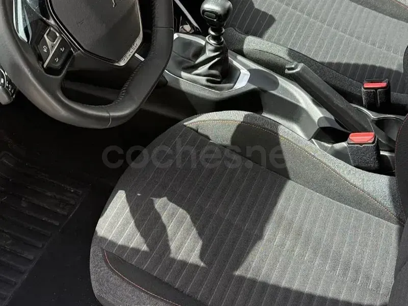 Usado Peugeot 208 Active 100 CV (73 kW) 2022 Blanco Utilitario