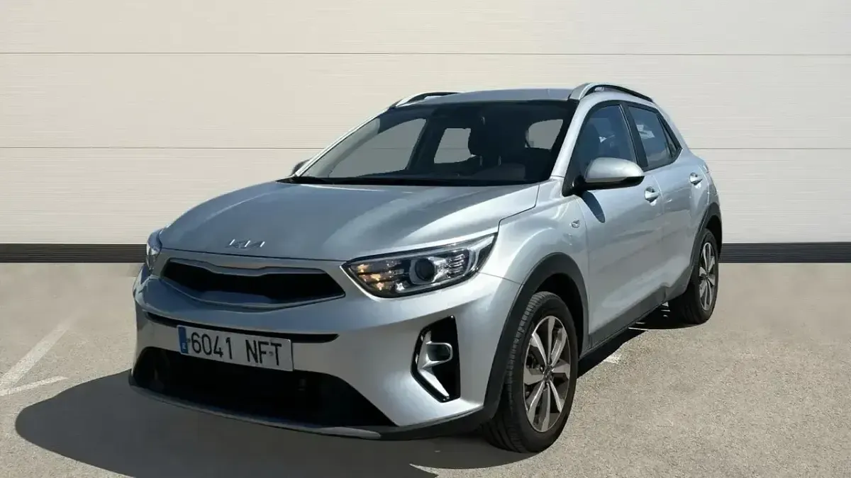 Usado Kia Stonic 100 CV (73 kW) 2025 Gris SUV