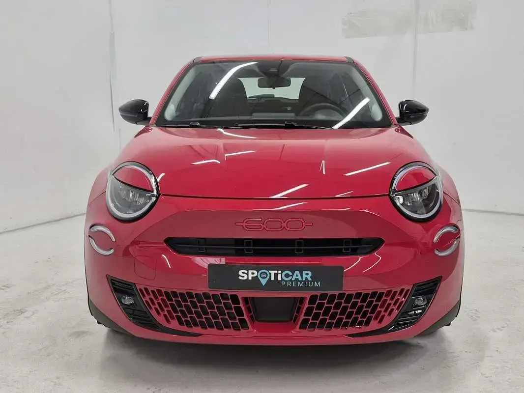 Usado Fiat 600E Red 114 kW (156 CV) 2025 Rojo SUV