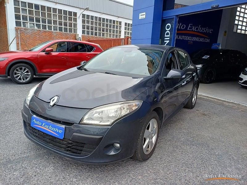 Usado Renault Mégane Dynamique 110 CV (80 kW) 2011 Gris / plata Berlina