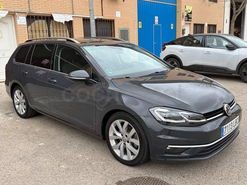 Usado VW Golf Sportsvan Sportline 115 CV (84 kW) 2019 Gris / plata Monovolumen