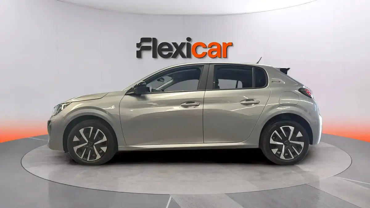 Usado Peugeot 208 Style 110 CV (80 kW) 2025 Gris Utilitario