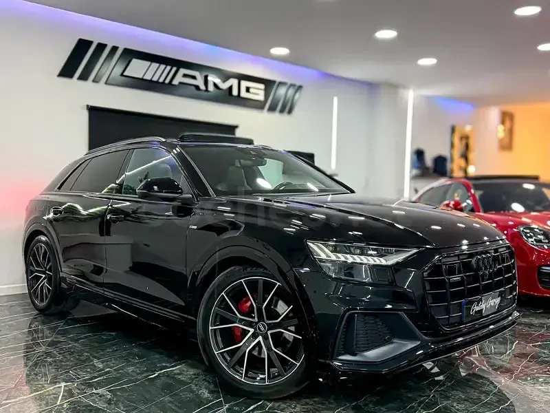 Usado Audi Q8 Ambiente 286 CV (210 kW) 2022 Negro SUV