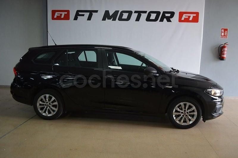 Usado Fiat Tipo Lounge 120 CV (88 kW) 2019 Negro Familiar
