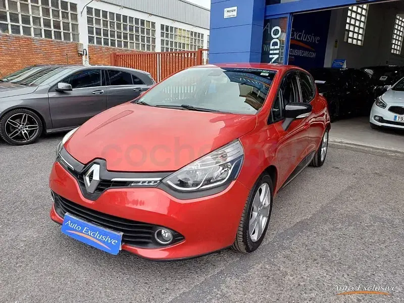 Usado Renault Clio IV Dynamique 90 CV (66 kW) 2014 Granate Berlina