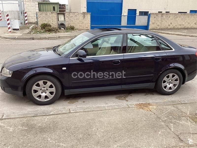 Usado Audi A4 115 CV (84 kW) 2001 Azul Berlina