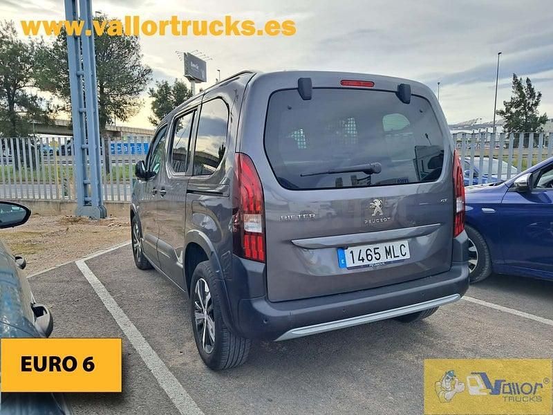 Usado Peugeot Rifter GT 130 CV (95 kW) 2023 Gris / plata Monovolumen