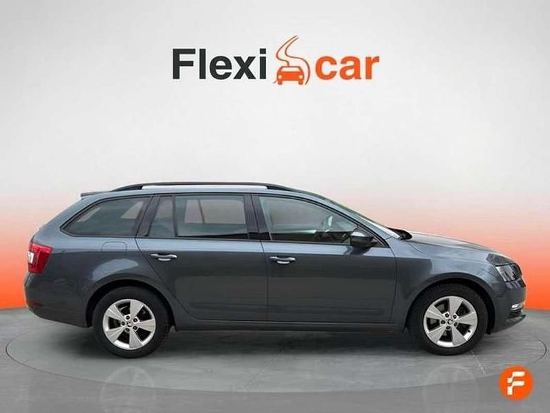 Usado Skoda Octavia Ambition 150 HP (110 kW) 2019 Cinzento Citadino