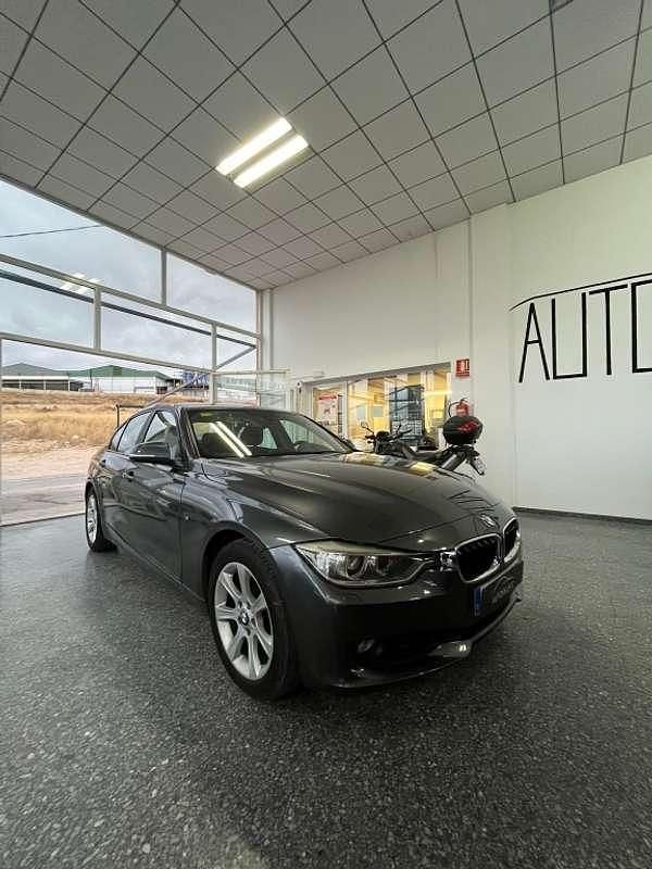 Usado BMW 318 143 CV (105 kW) 2013 Gris Familiar