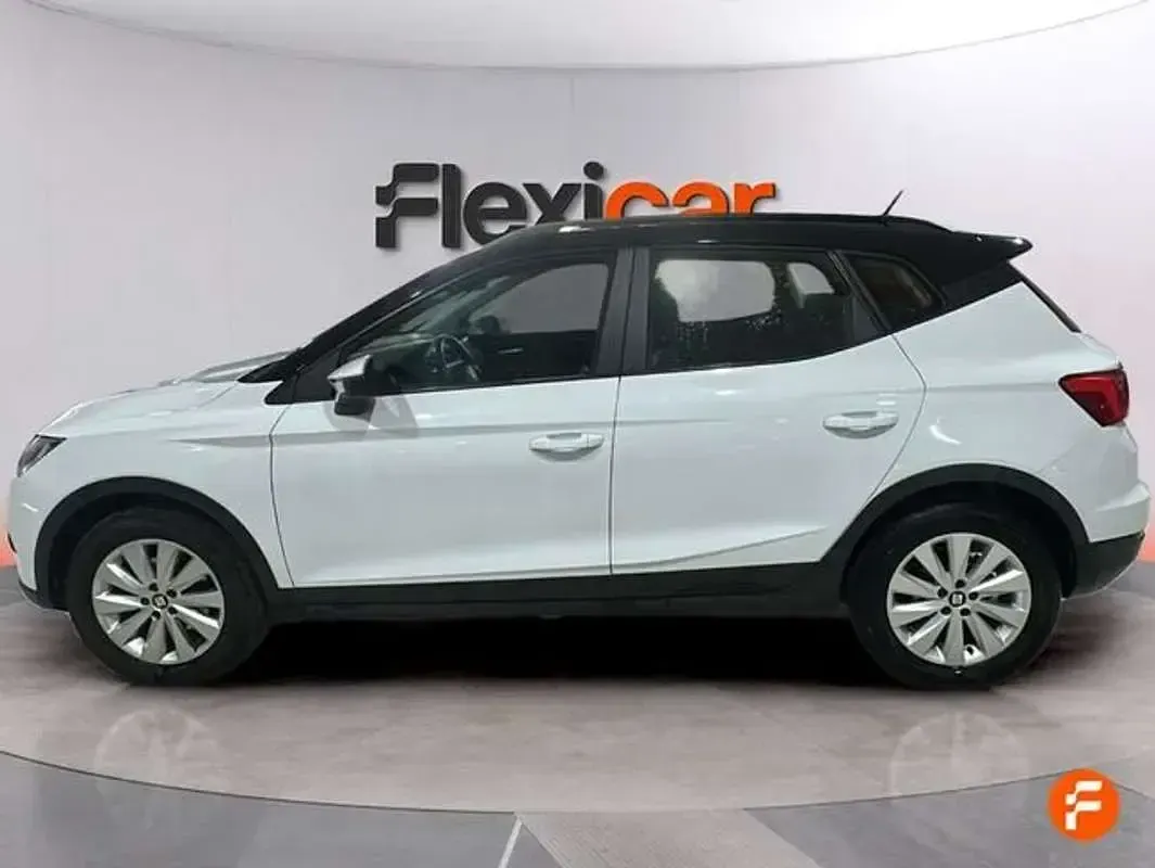Usado Seat Arona Style 110 CV (80 kW) 2021 Blanco SUV