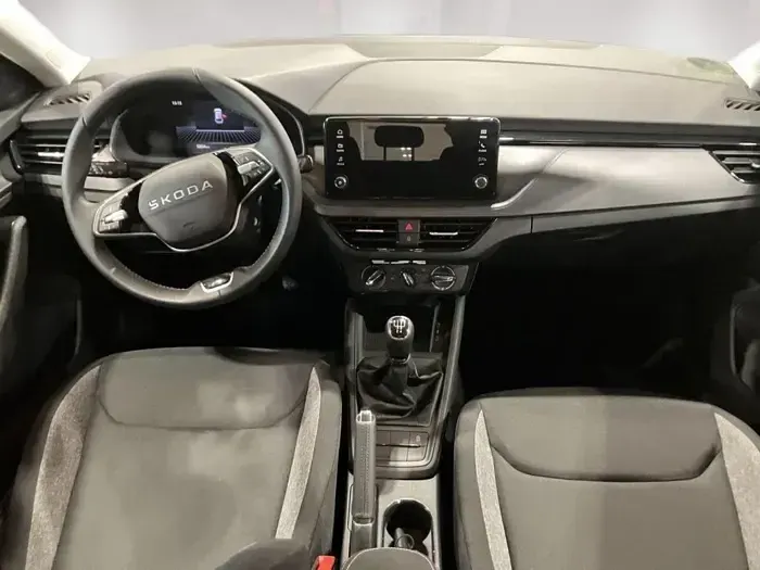 Usado Skoda Scala 95 CV (69 kW) 2026 Gris Utilitario
