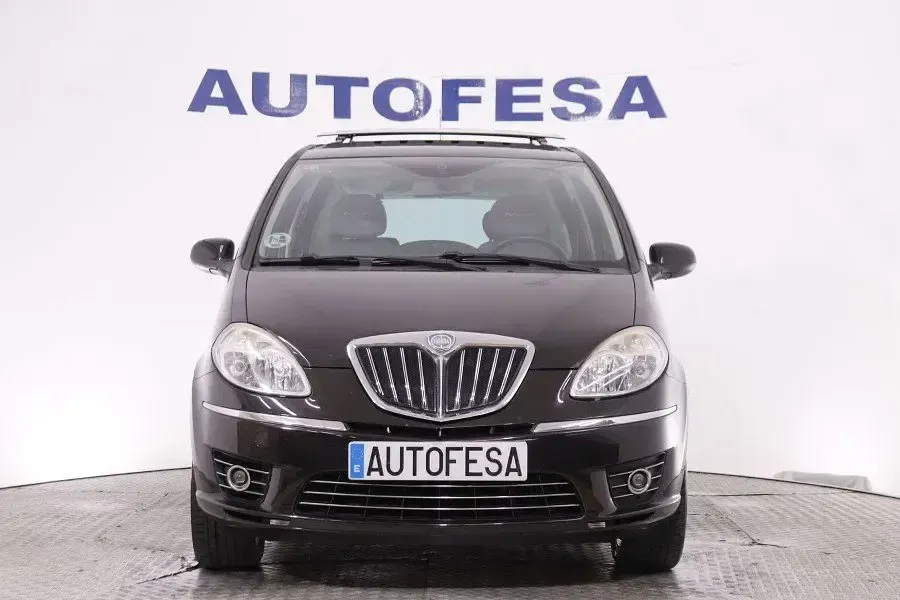 Usado Lancia Musa 90 CV (66 kW) 2011 Negro Monovolumen