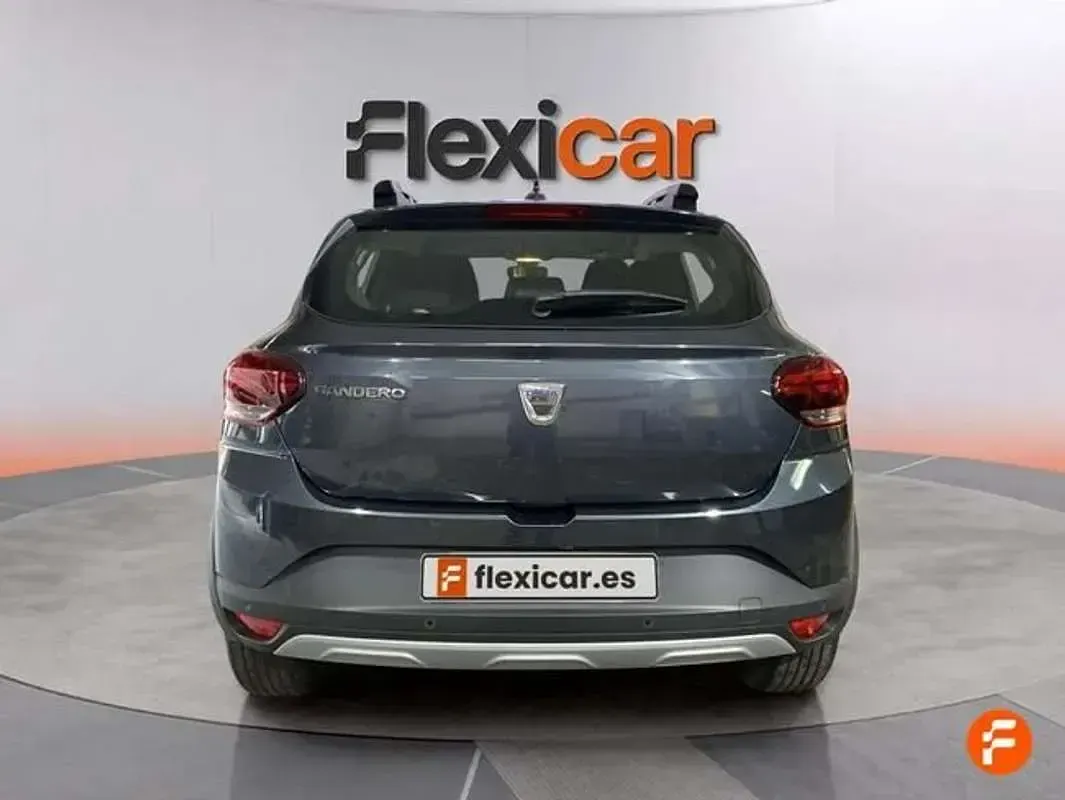 Usado Dacia Sandero Comfort 101 CV (74 kW) 2022 Gris Berlina
